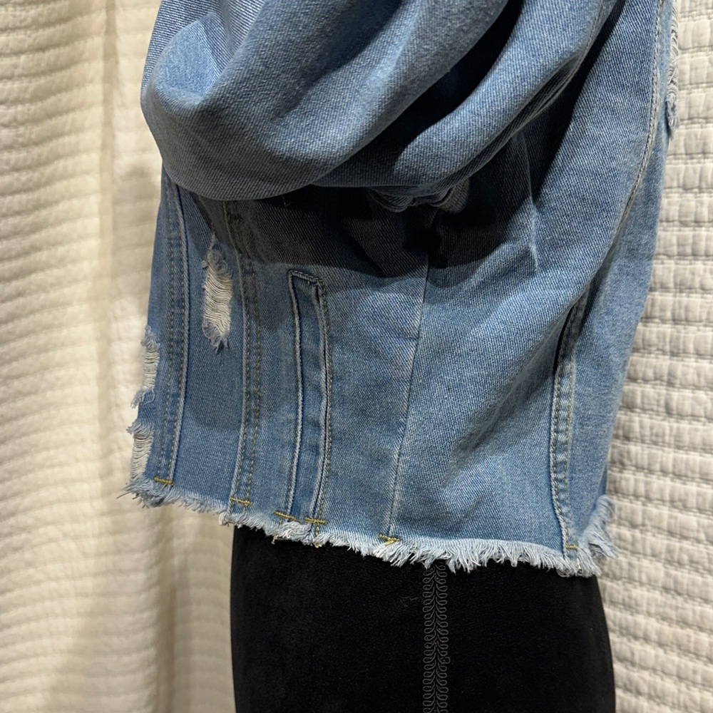 Denim Distressed Blue Puff Shoulder Cropped Jacket - Picture 5 of 6